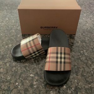 - Burberry Furley Vintage Check Slides BRAND NEW NIB 41